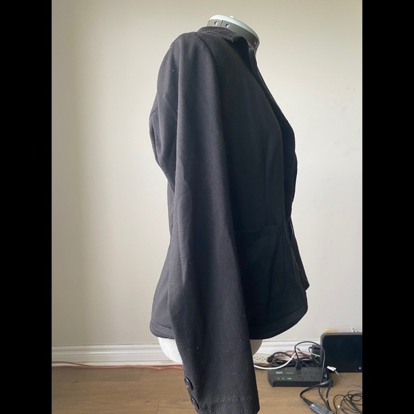 Forever 21 Blazer with faux leather Hello Kitty, as modeled by Kendall Jenner - Picture 4 of 7